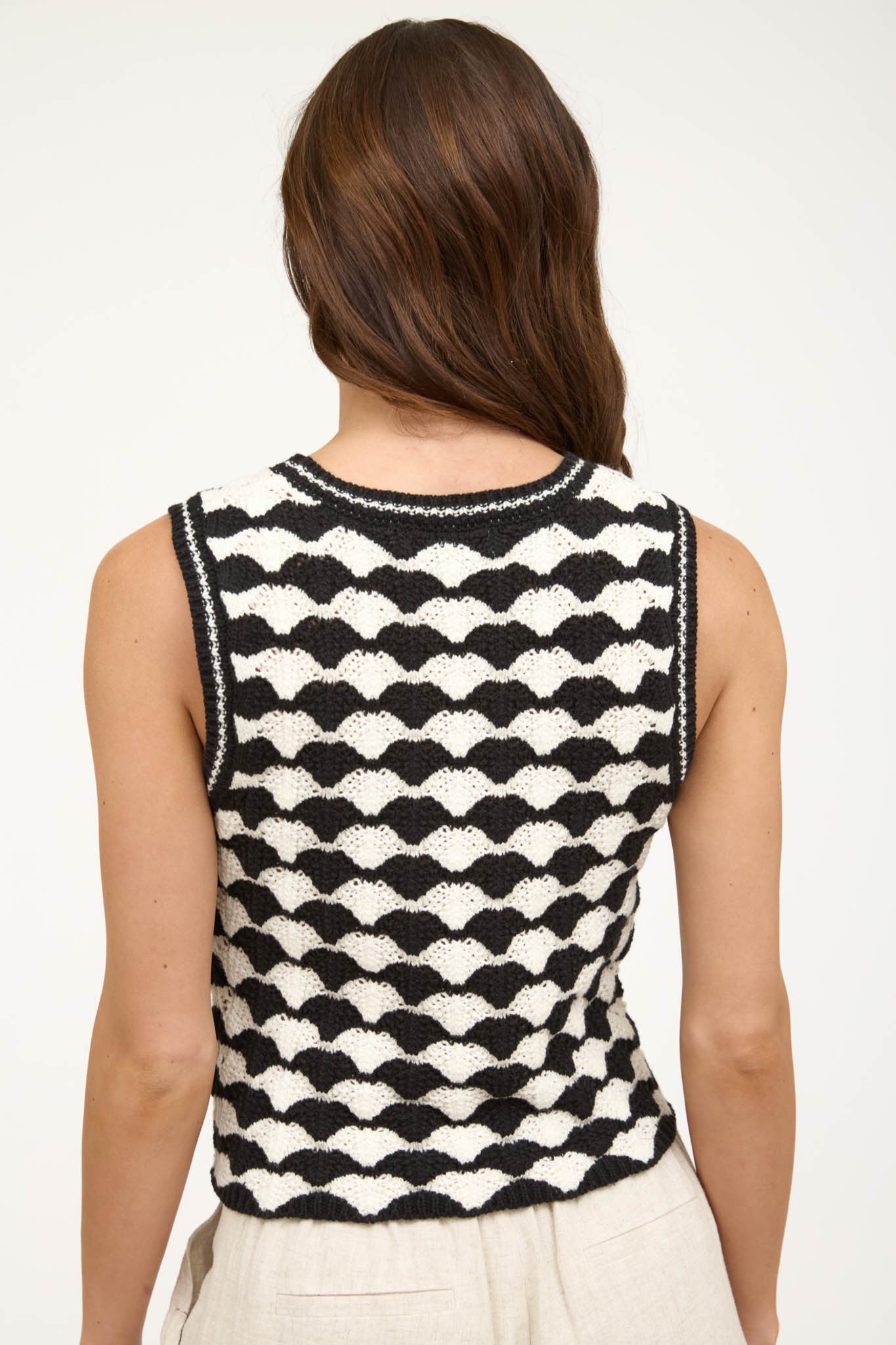 Scallop Sleeveless Sweater Vest