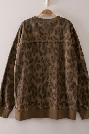 Cheetah Printed Crew Neck Sweatshirt