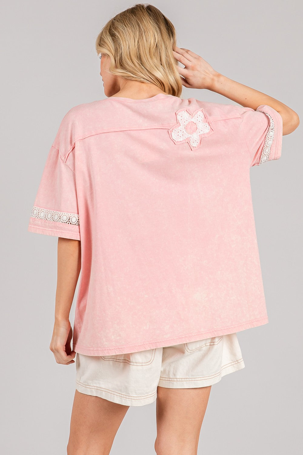 OVERSIZED EYELET FLORAL APPLIQUE TEE