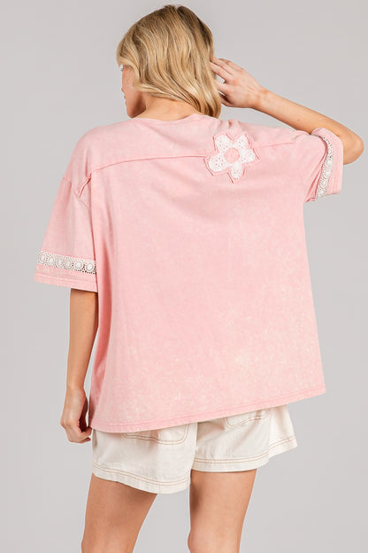 OVERSIZED EYELET FLORAL APPLIQUE TEE