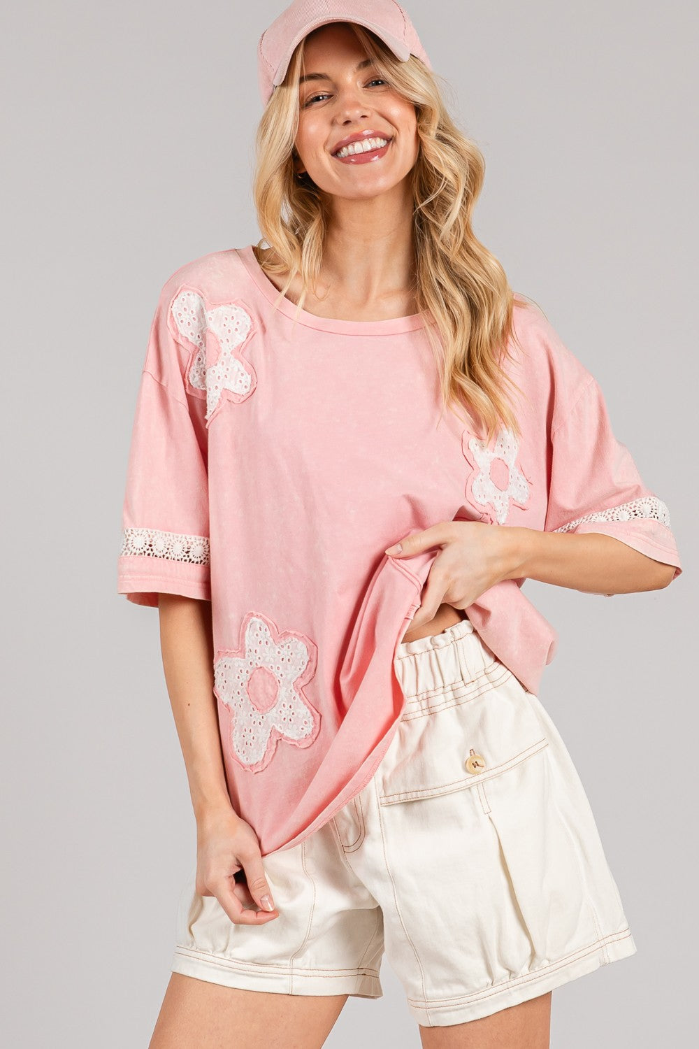 OVERSIZED EYELET FLORAL APPLIQUE TEE